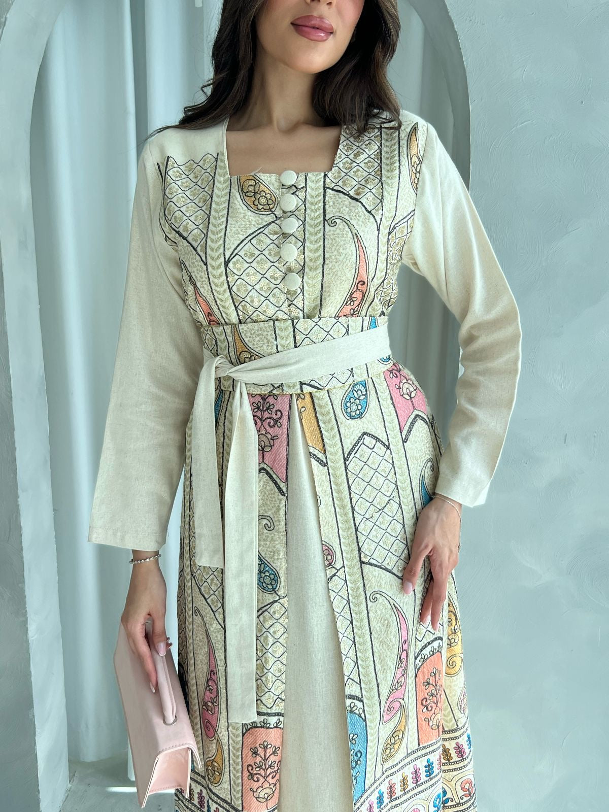 Kuwaiti belted dress F 4170