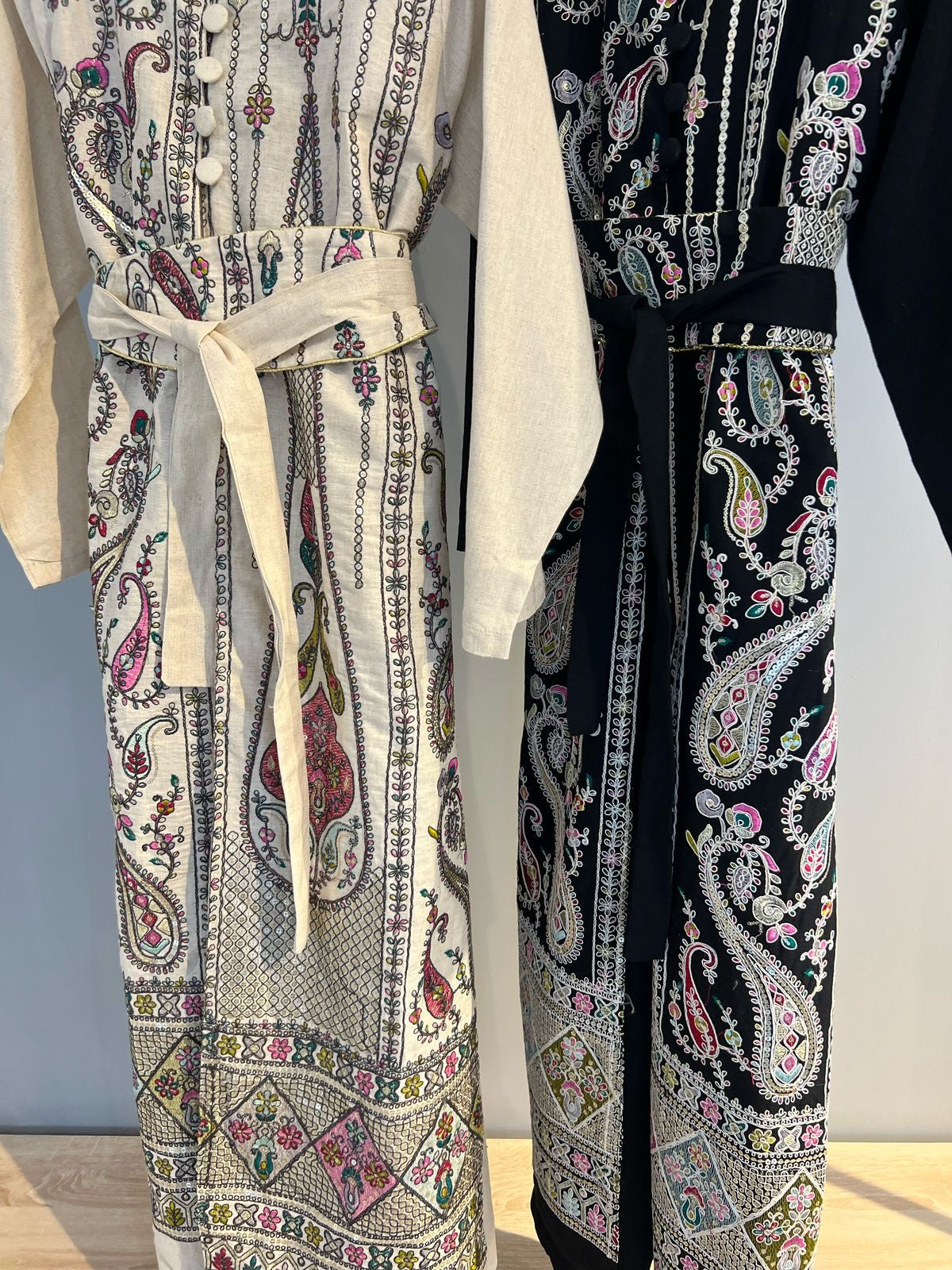 Kuwaiti belted dress F 4170