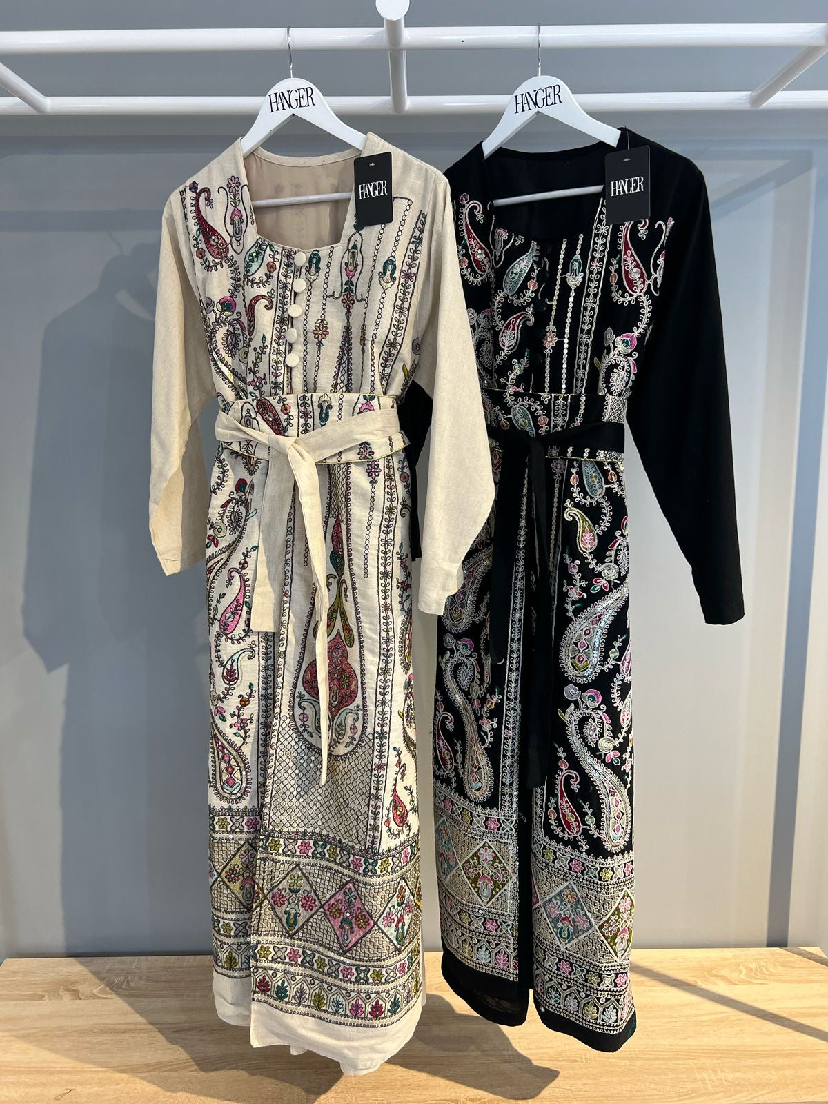 Kuwaiti belted dress F 4170
