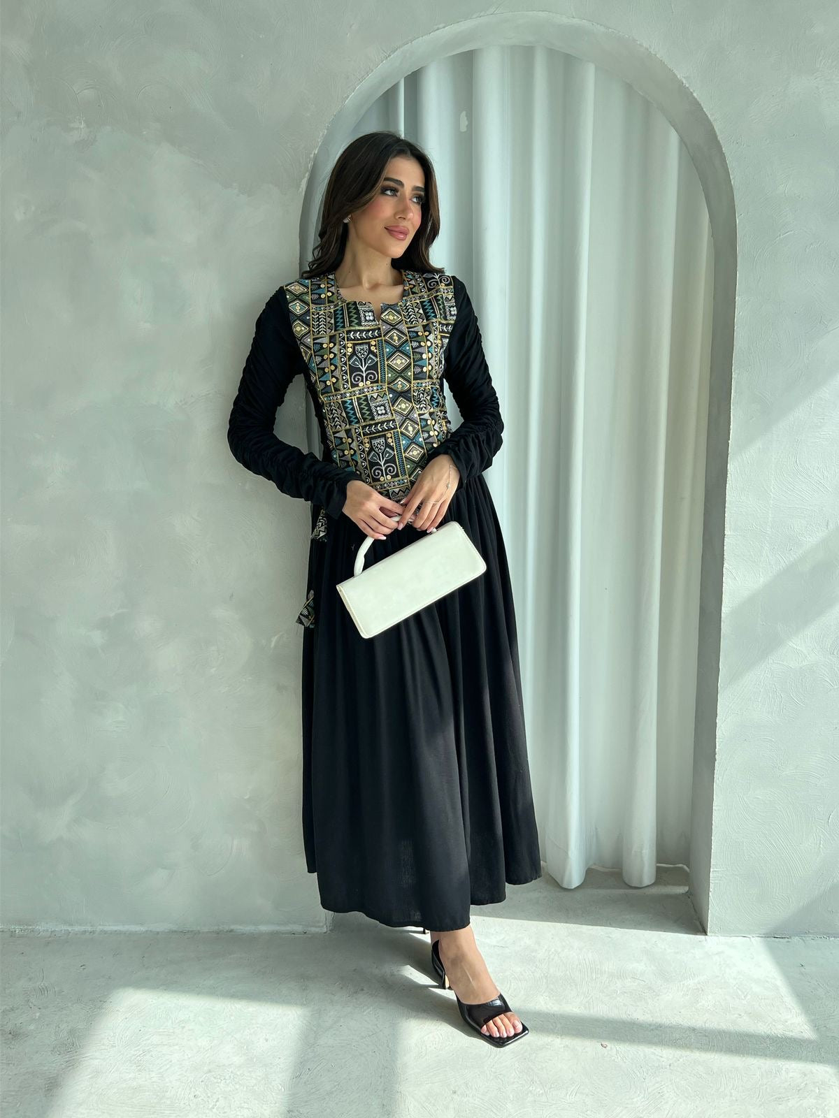 Kuwaiti dress F 4173