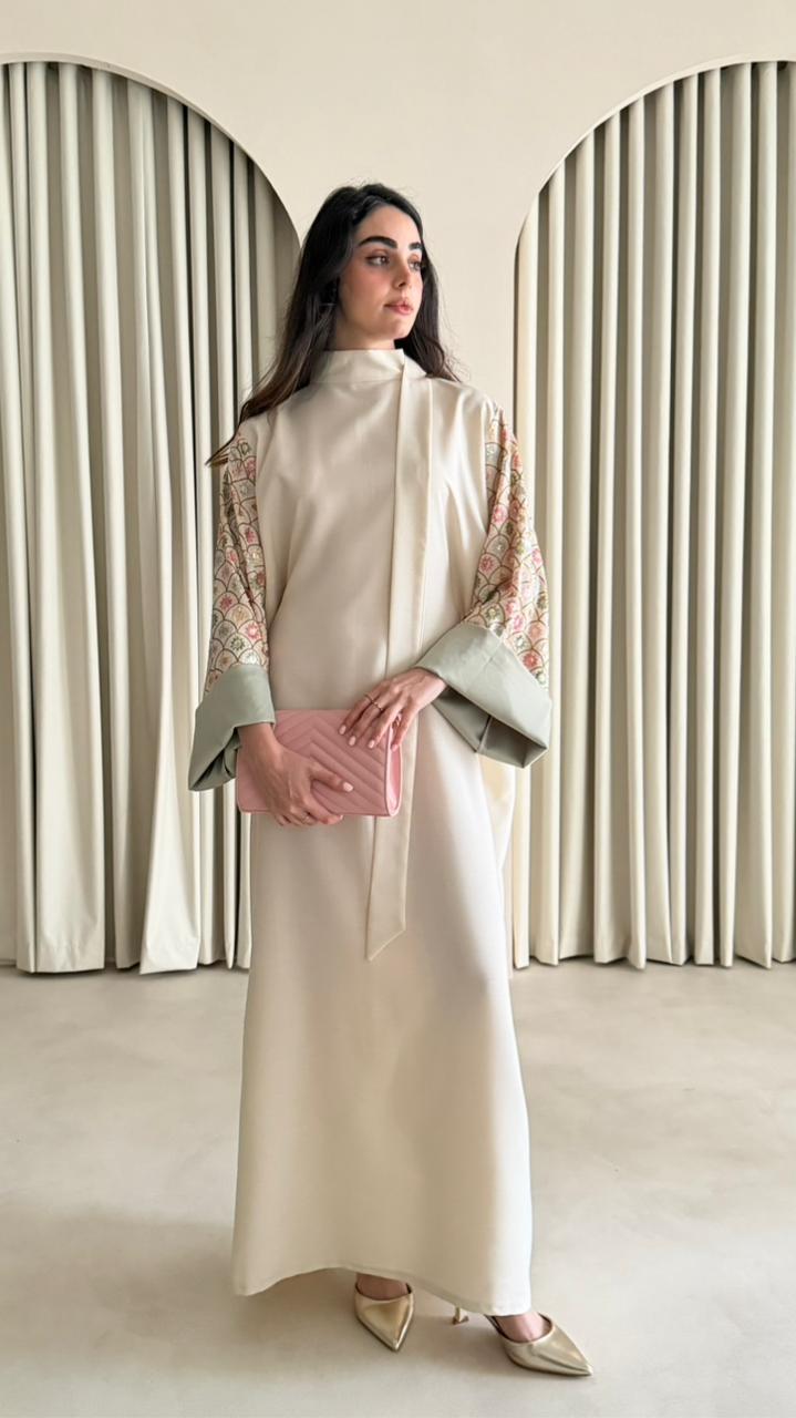 DRESS HAND DETAILED - HANGER