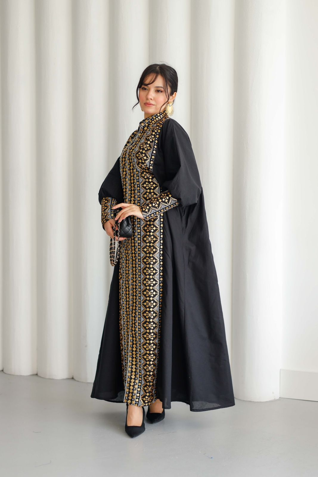 Kuwaiti V-neck D1045