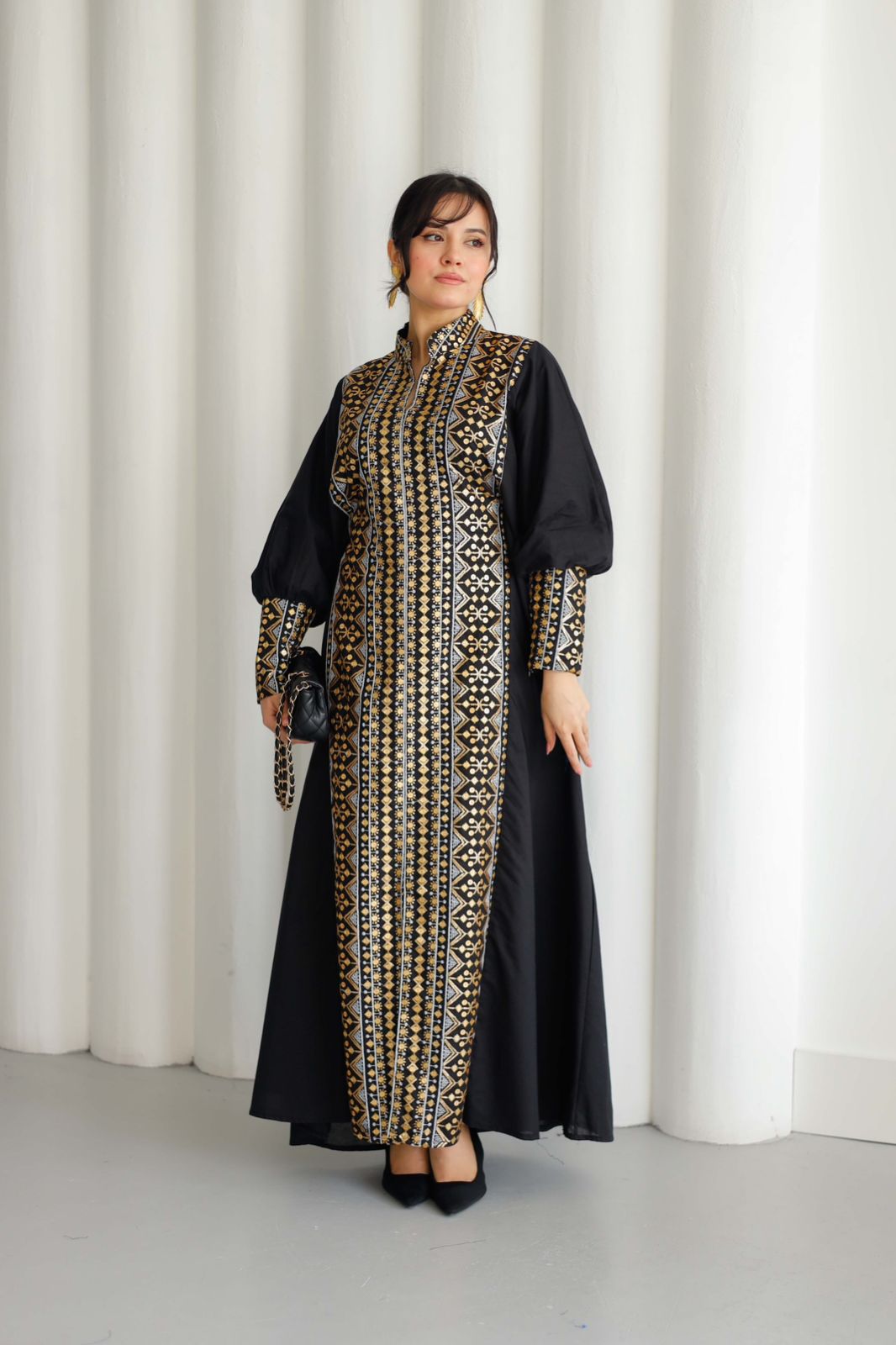 Kuwaiti V-neck D1045